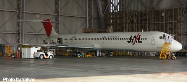 MD81(JA8296)