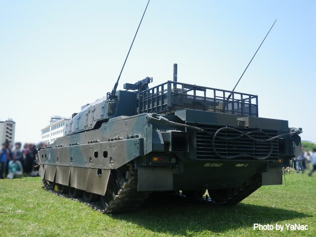 20120527 撮影：W90「10式戦車(後から)」